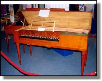 Un fortepiano a tavolo della famiglia Berra, Torino, prima metà dell'Ottocento