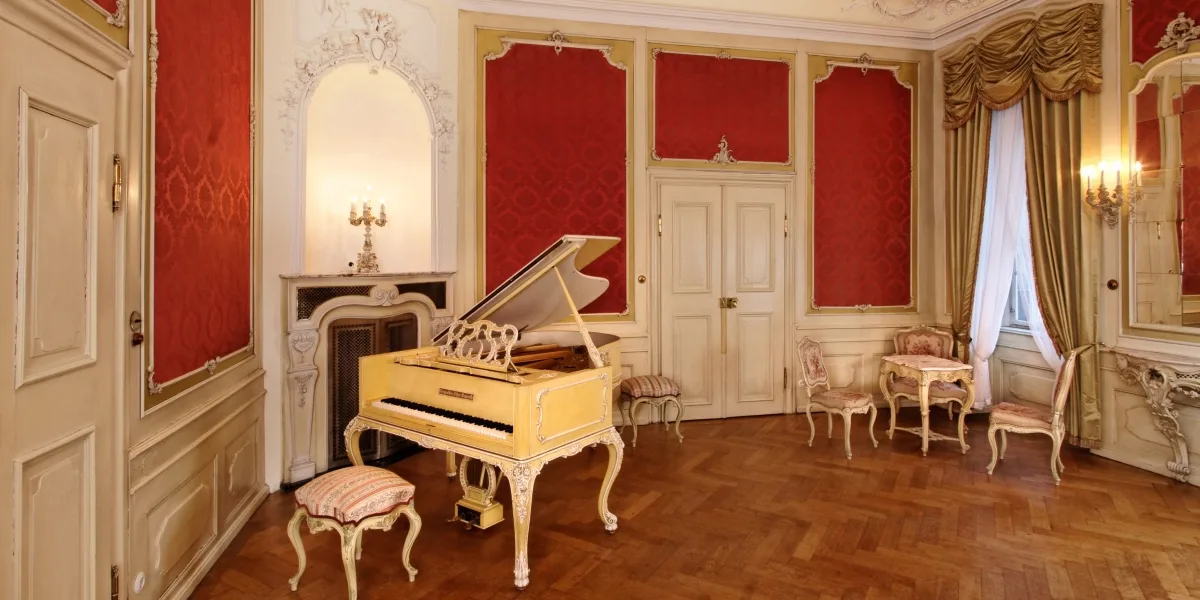 Il pianoforte a coda appartenuto a Franz Liszt, custodito nella Steingraeber-Haus